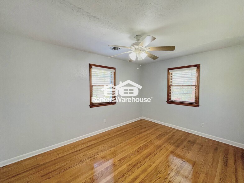 Building Photo - 712 Woodstock Rd