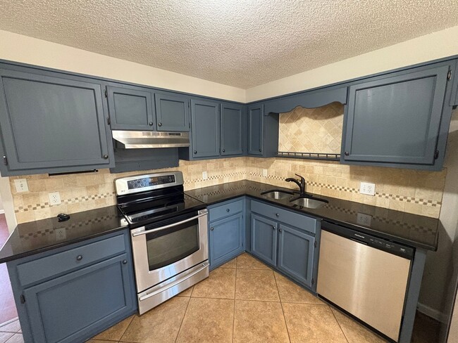 Building Photo - For Rent