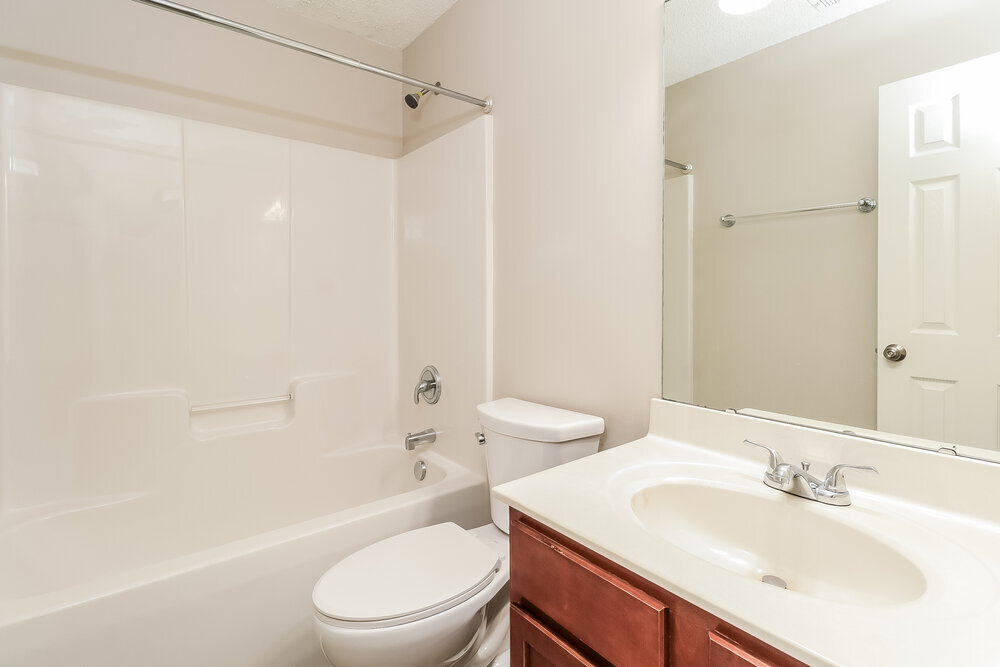 Building Photo - 515 River View Dr
