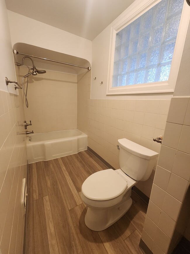 Building Photo - 350 SW State St