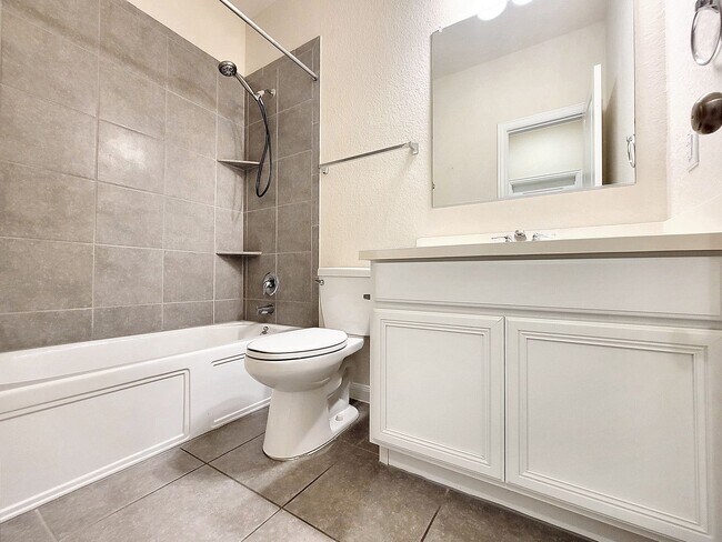 Building Photo - Beautiful One Level 3 BR / 2 BA Home for R...