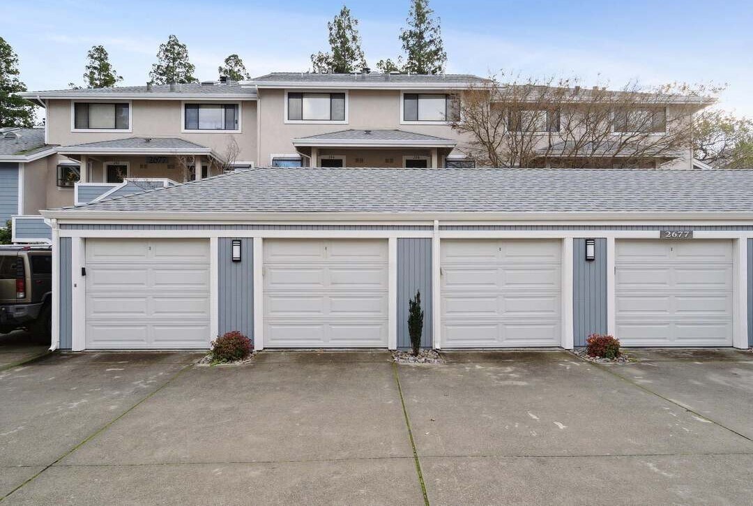 Building Photo - 2677 Oak Rd