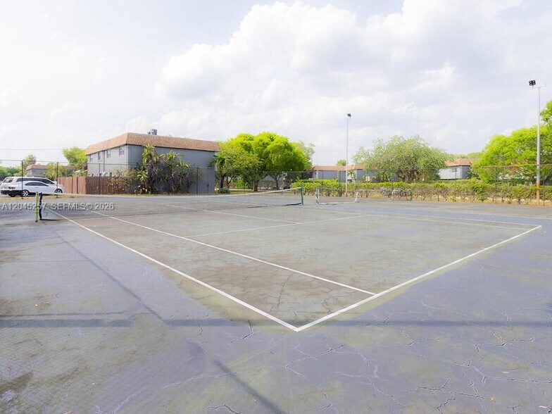 Building Photo - 4648 NW 9th Dr