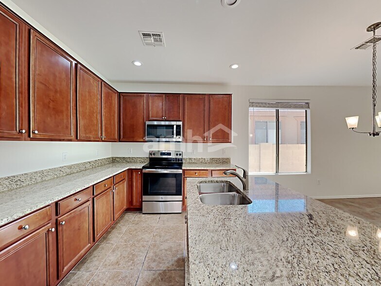 Building Photo - 568 W Camino Parrilla