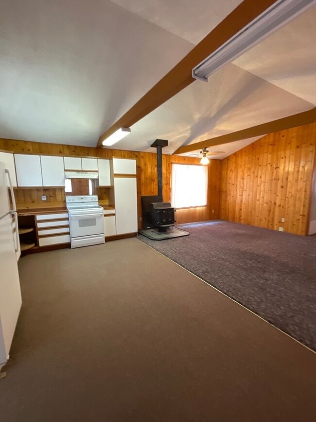 Building Photo - Country Living - 1 Bedroom / 1 Bath Home in Redmond