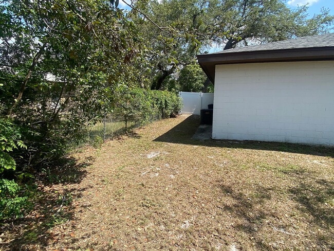 Building Photo - "Charming 2-Bed, 2-Bath Retreat in Winter ...