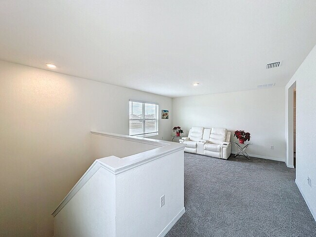 Building Photo - 8379 Ender Hls Dr