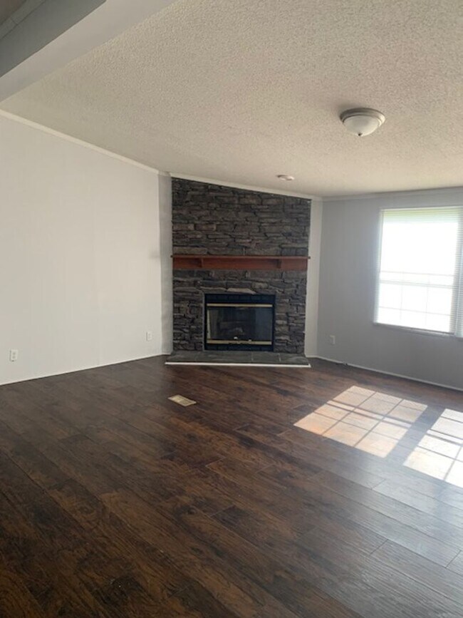 Building Photo - 259 Casual Dr
