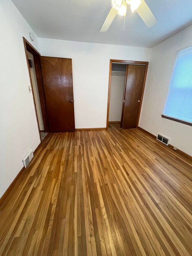 Building Photo - 2 Bed East Side Ranch with Partly Finished Basement!