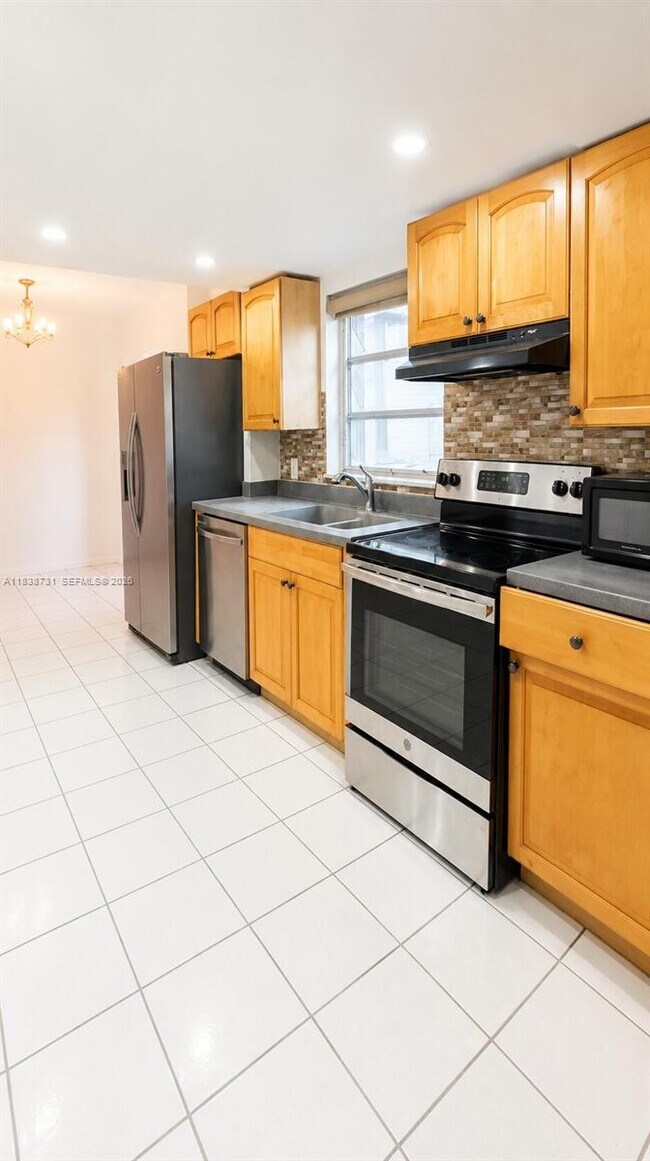 Building Photo - 3862 NE 171 St