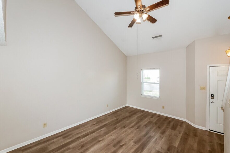 Building Photo - 2344 Summerwood Ln