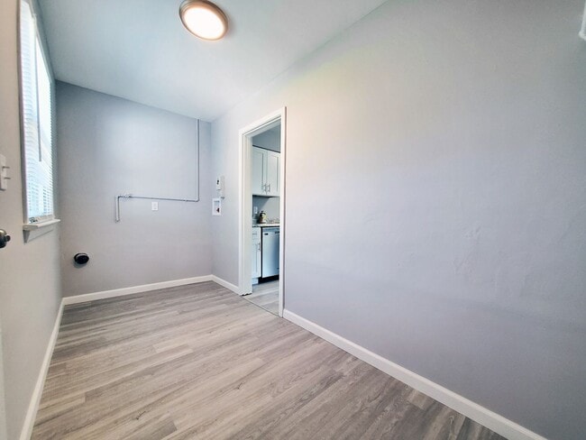 Building Photo - 4 Bed - 1 Bath Cape Cod for Rent