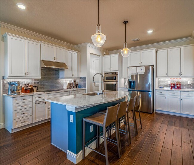 Building Photo - 4658 Greenway Dr