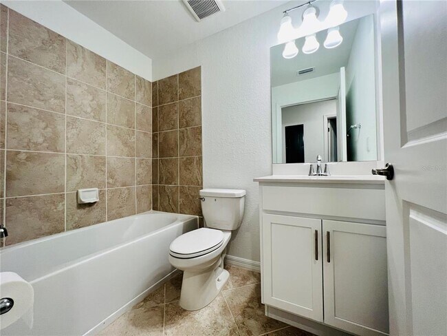 Building Photo - 14184 Heritage Landing Blvd