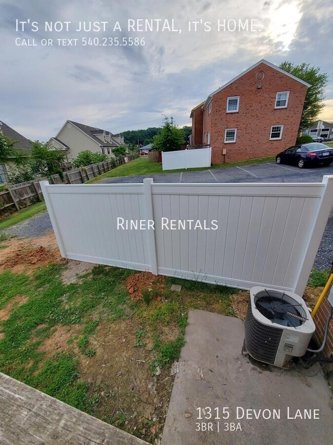 Building Photo - 1315 Devon Ln