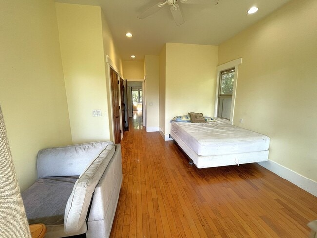 Building Photo - 240 Aulii Dr