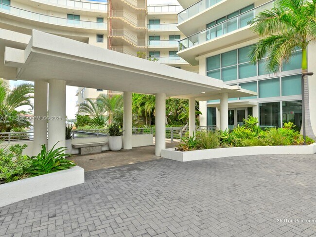 Building Photo - 6620 Indian Creek Dr