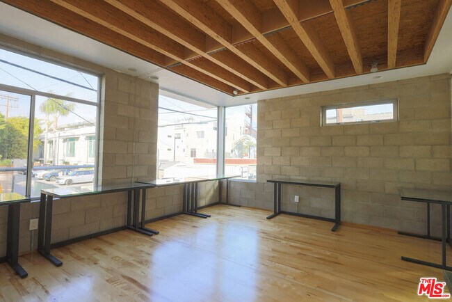 Building Photo - 6615 Melrose Ave