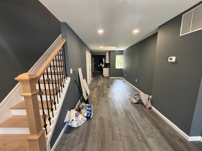 Building Photo - 2 Bedrooms plus den with 3.5 Bathrooms