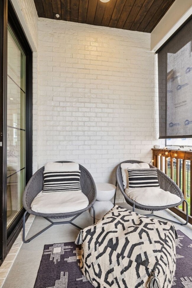 Building Photo - Experience elevated living in this beautifully crafted brick residence located in the heart of Ed...