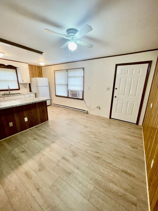 Building Photo - Must see Newly renovated 1 bedroom 1 bath apartment . Located in Dallas .