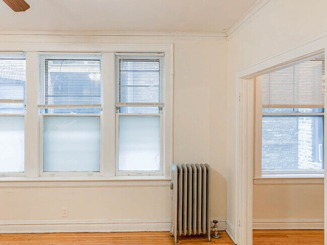 Building Photo - 428 W Surf St