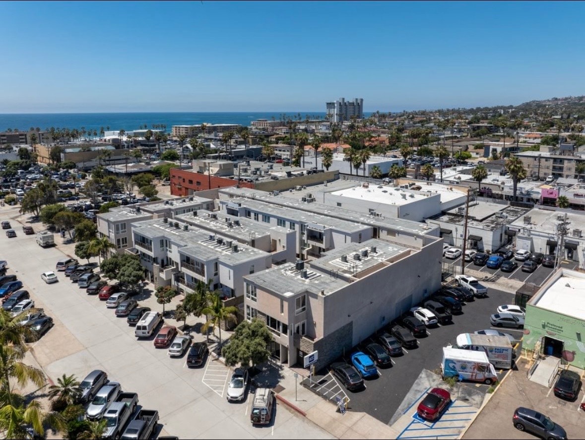 Building Photo - 924 Hornblend St