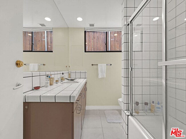 Building Photo - 3835 Sapphire Dr