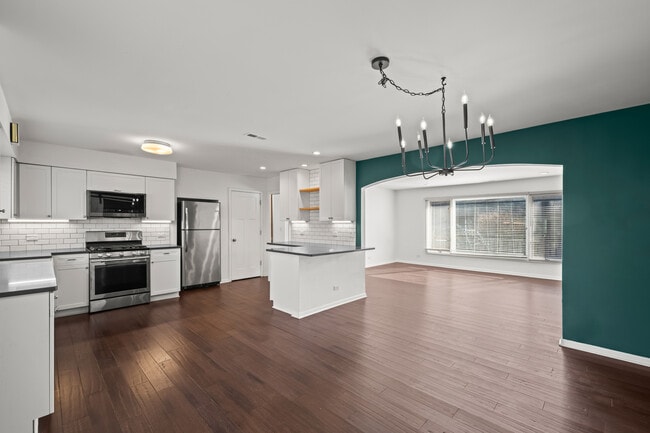 Building Photo - 523 Elm St