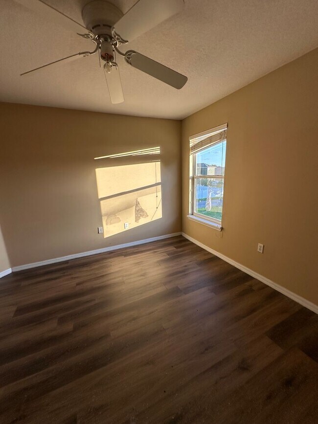 Building Photo - Beautiful Home in Parkview at Lake Shore