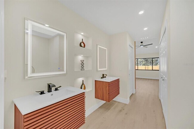 Building Photo - 8244 Limetree Ct