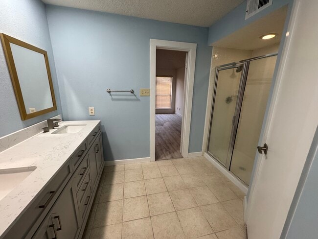 Building Photo - 3865 Suffolk Ln