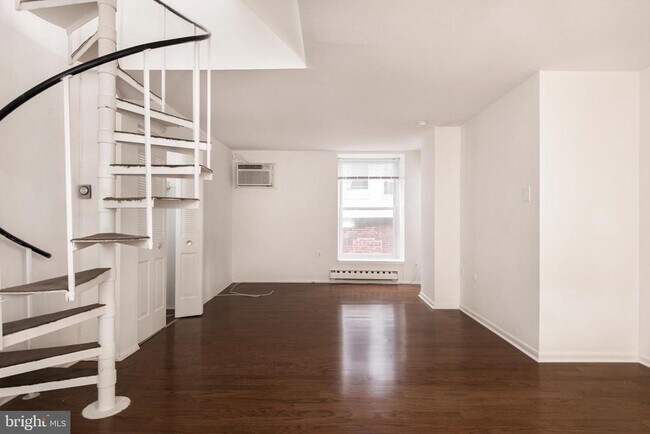Building Photo - 2311 Spruce St