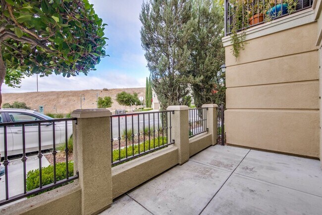 Building Photo - Modern Communication Hill Townhome | Panoramic Mountain Views