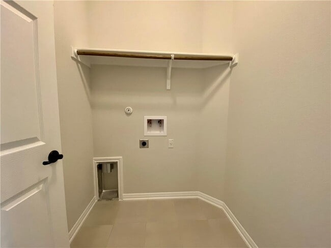 Building Photo - 809 Falkland Trace