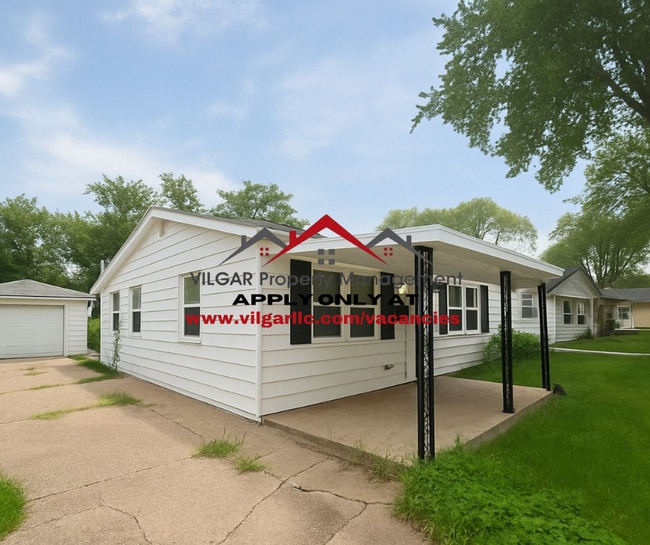 Building Photo - 4 full bedrooms, 1 full bathroom home in H...