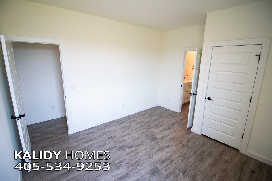 Building Photo - 17584 Salma Rd