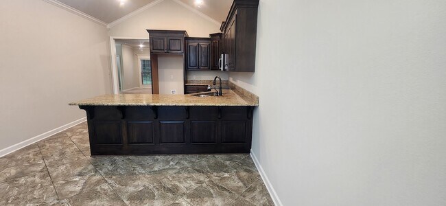 Building Photo - 3120 Plateau Dr