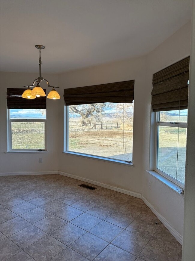 Building Photo - Fully Furnished home with horse Property f...