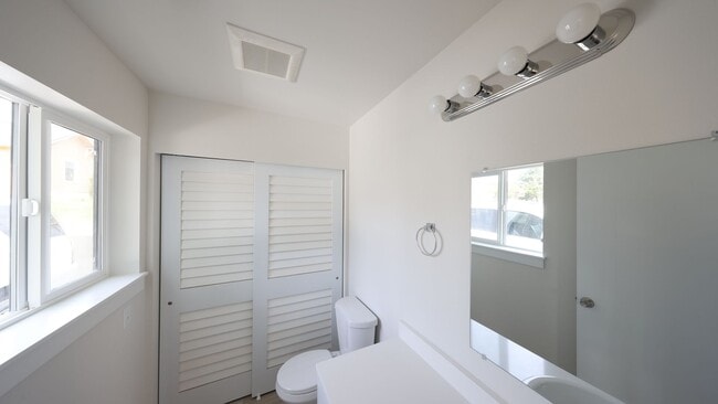 Building Photo - Barrington476