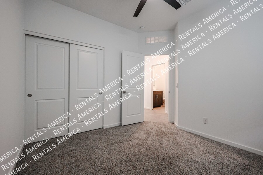Building Photo - 40322 W Hillman Dr