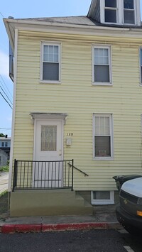 Building Photo - 3 Bedroom Duplex