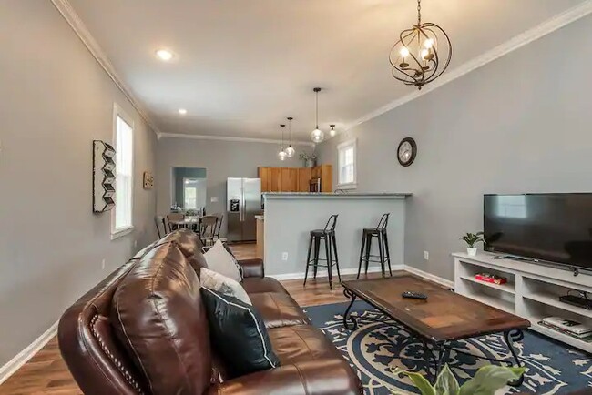 Building Photo - 466 E Brandeis Ave