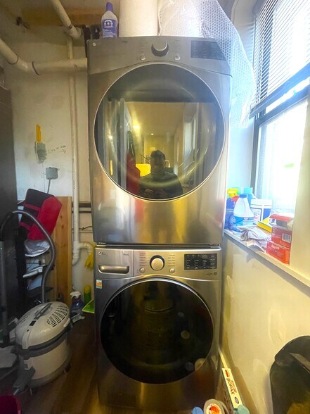 Building Photo - 1914 Beacon St