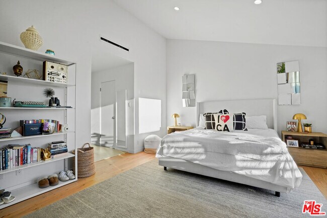 Building Photo - 30479 Morning View Dr