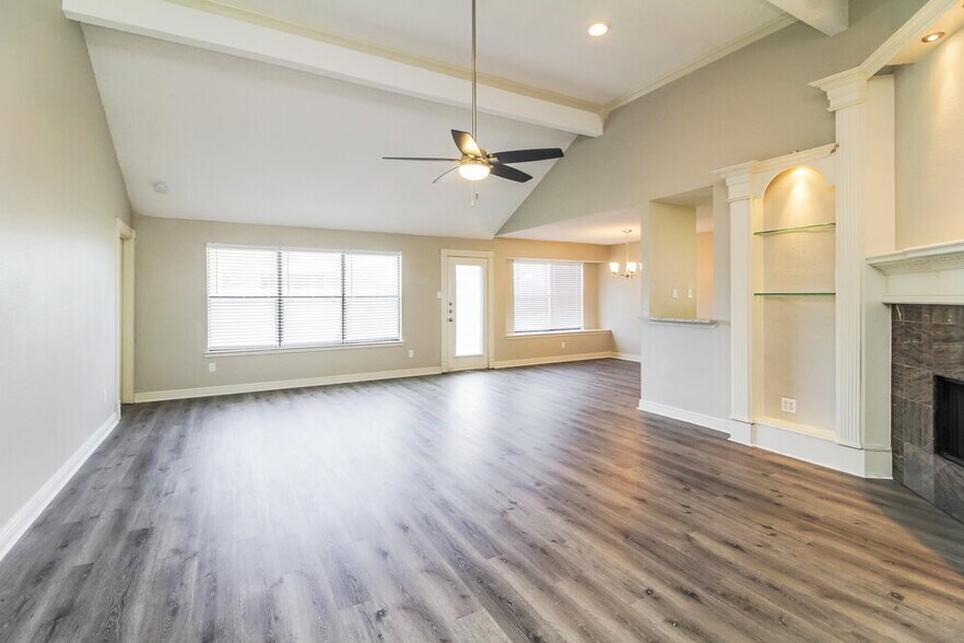 Building Photo - 821 Clement Dr
