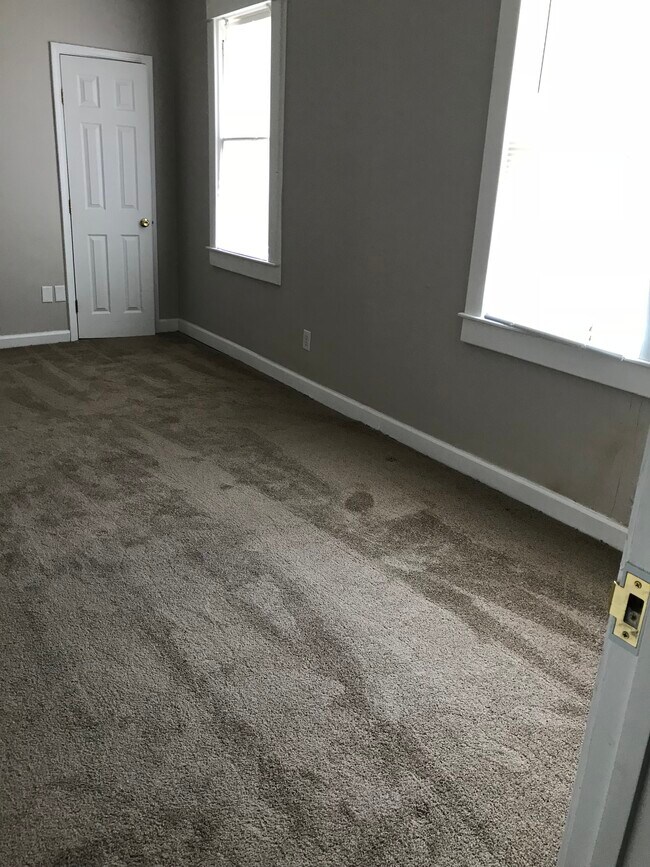 Building Photo - 5547 Woodlawn Pl