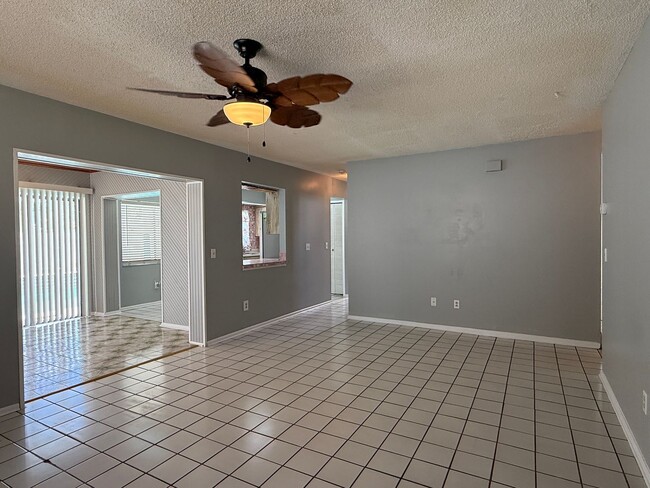 Building Photo - East Orlando Pool Home