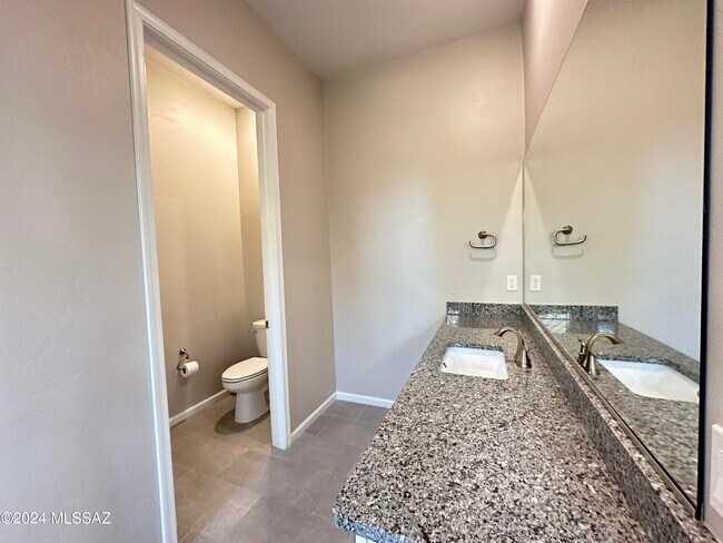 Building Photo - 12474 N Appling Ave