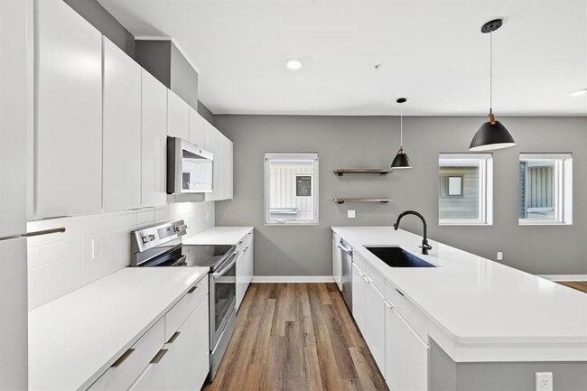 Building Photo - 5924 S Congress Ave